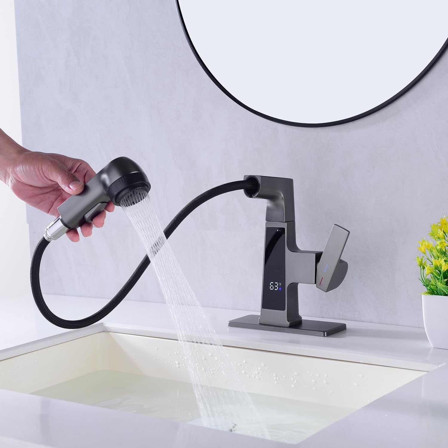 Transform Your Bathroom with the Modern LED Bathroom Faucet - Pull Out Sprayer & Temperature Display for Ultimate Convenience